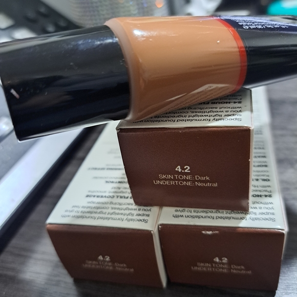 Studio Skin full Coverage 24 hour foundation - Picture 12 of 16